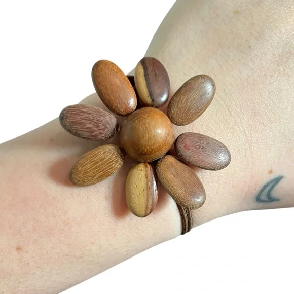 🍬7 for $15🍬 Wooden Flower Beaded Stretch Bracelet CC - Picture 2 of 4